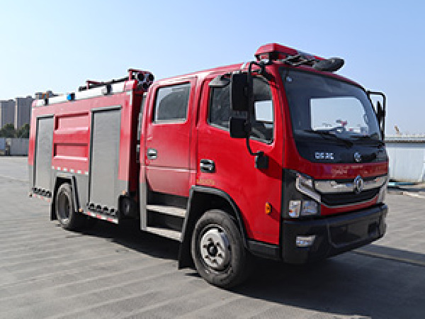 東風(fēng)5噸泡沫消防車(chē)