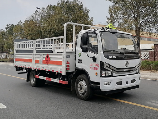 東風(fēng)5米2氣瓶運(yùn)輸車