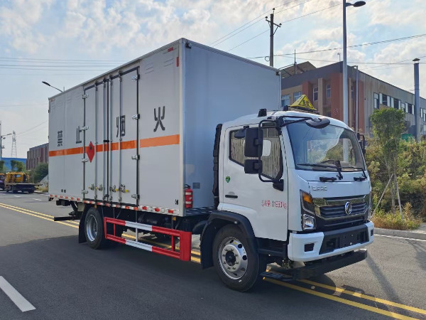 東風(fēng)凱普特易燃?xì)怏w廂式運(yùn)輸車